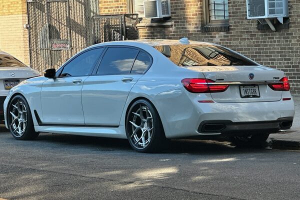 BMW on Crown 2PC